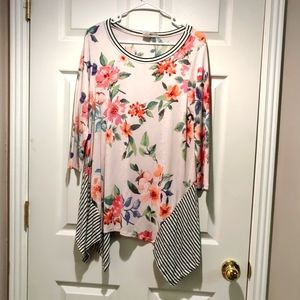 Honeyme shark bite floral top